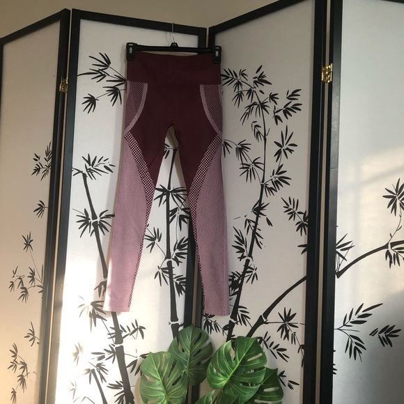 Fabletics high-waisted seamless rib knit leggings - Picture 4 of 5